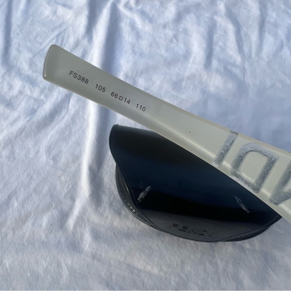 💎 RARE 💎 Fendi White Logo Shield Sunglasses - Picture 4 of 12